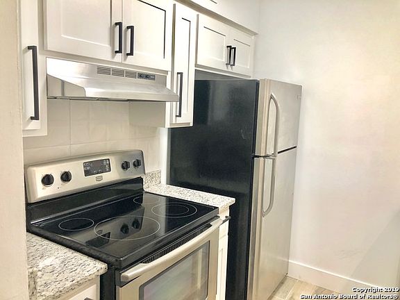 4th image of 2811 Woodbury Dr APT 101
