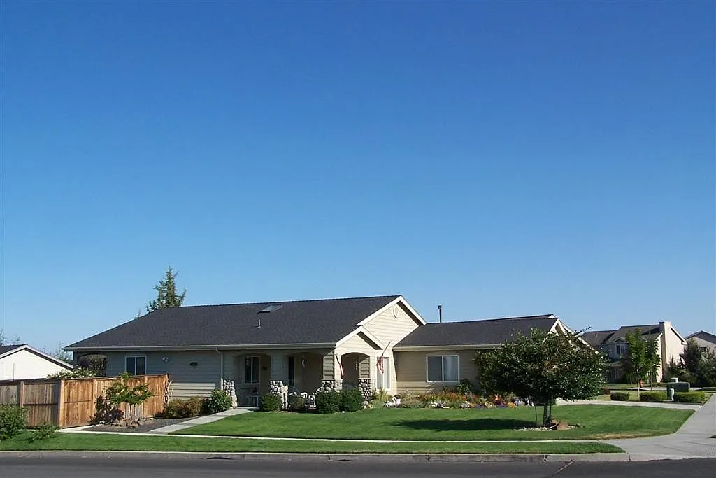 1305 Ne Tucson Way, Bend, Oregon 97701 - The Village — Photo 1