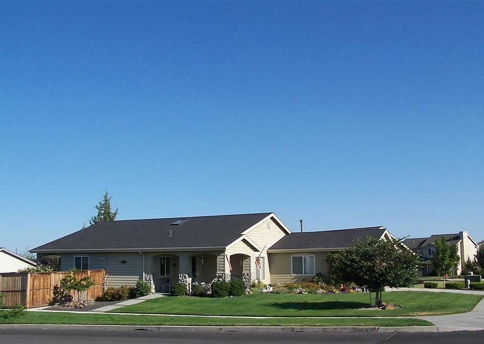 1st image of 1305 NE Tucson Way