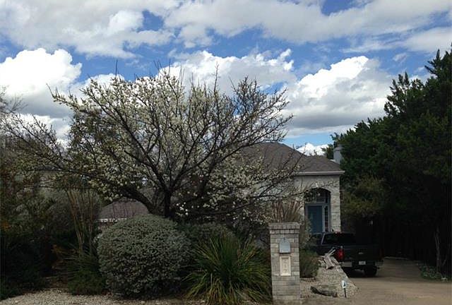 1st image of 417 Hazeltine Dr