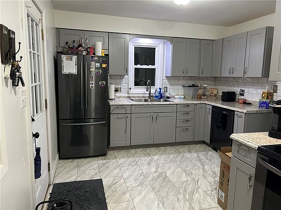 2nd image of 805 S Scotland Ln
