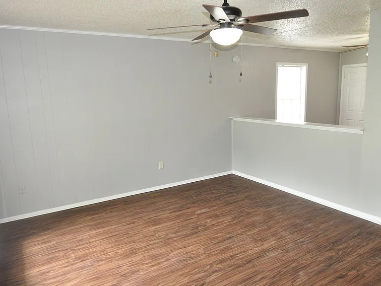 220 Joyce St — Photo 3