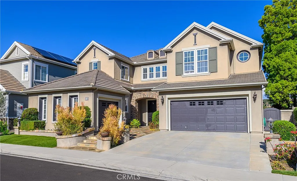 5 bed, 4226 sqft, $8,300 — Photo 1