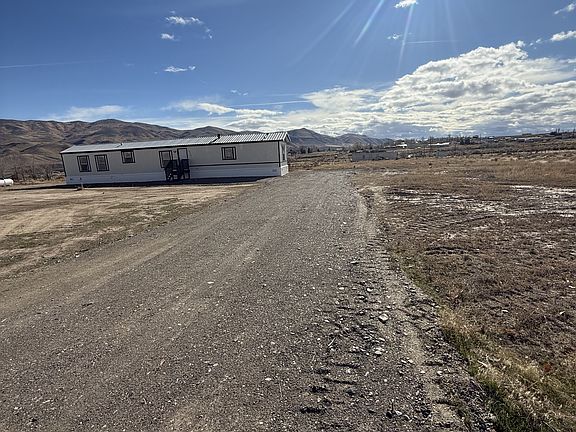 Driveway leading into the property
