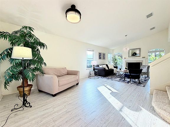 5th image of 9802 Copper Creek Dr