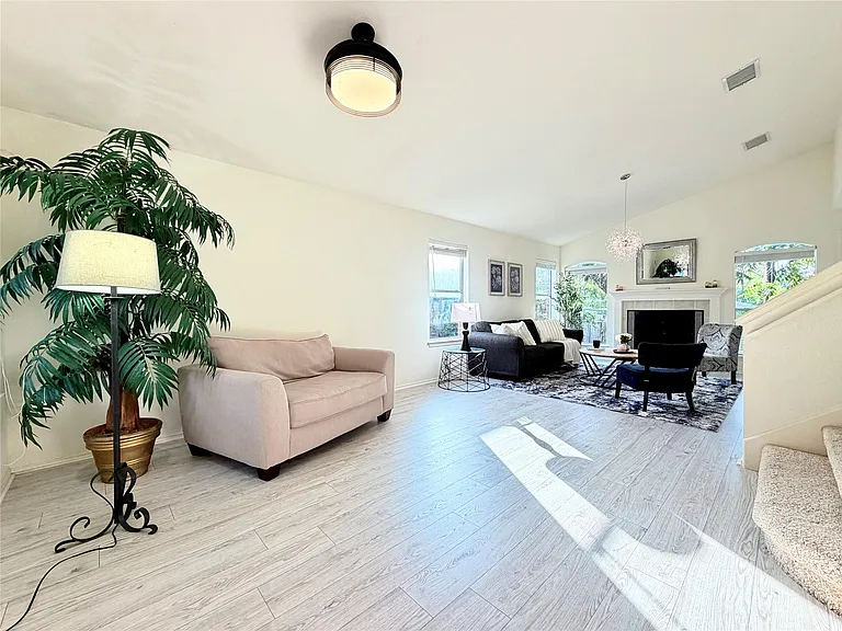 9802 Copper Creek Dr — Photo 5
