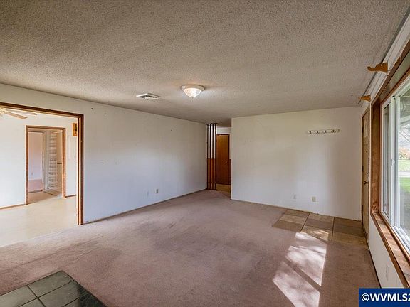 5th image of 341 NE Cambridge Cir