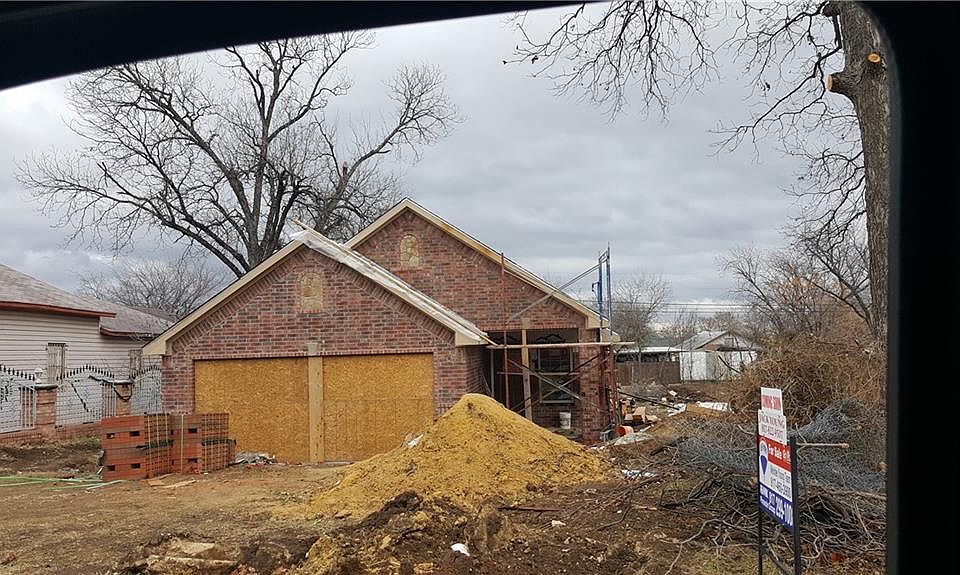 2nd image of 2324 Ross Ave