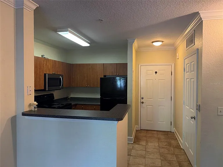 206 E South St #2018 — Photo 4