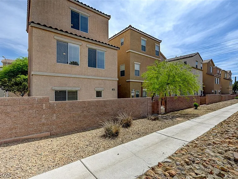 1645 Travis Jason Ave — Photo 3
