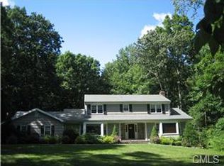 10 Tulip Tree Ln, Norwalk, CT 06851