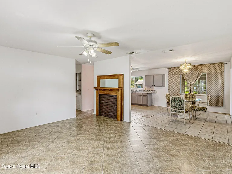 1265 Ethel Cir NE — Photo 4