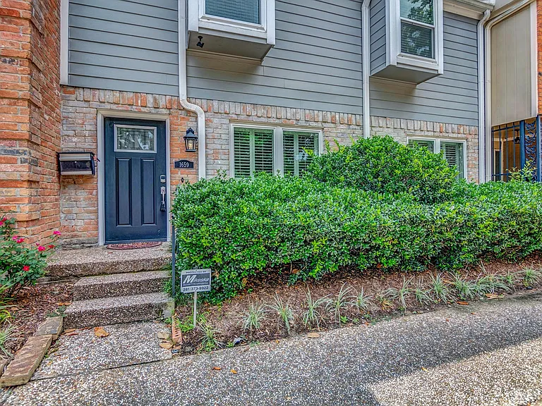 1659 W Sam Houston Pkwy S — Photo 1