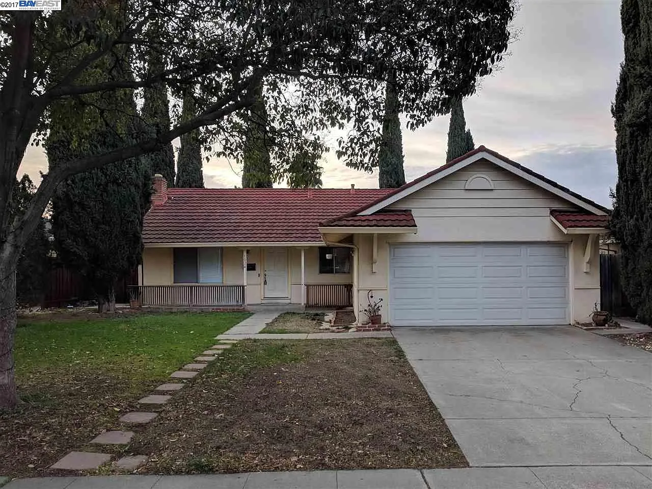 1024 Iroquois Ave photo 1