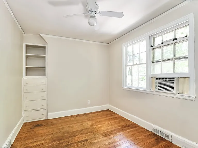 412 S Josephine Boyd St — Photo 2