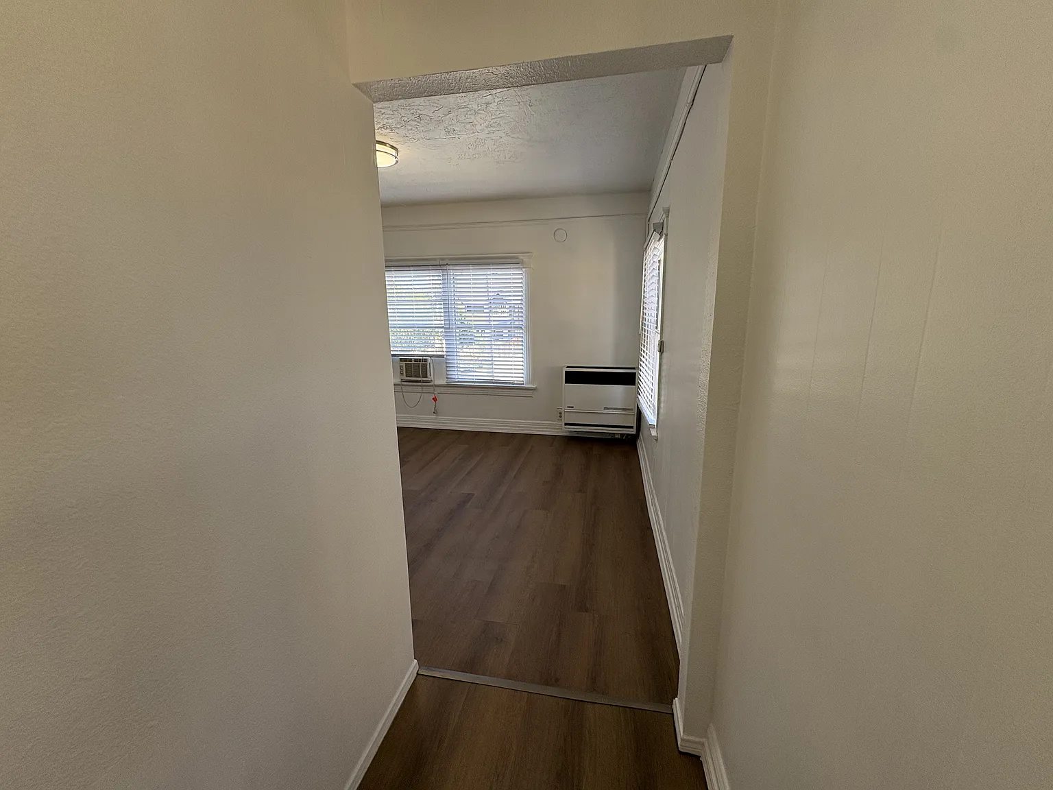2 bed, 650 sqft, $2,600 — Photo 3