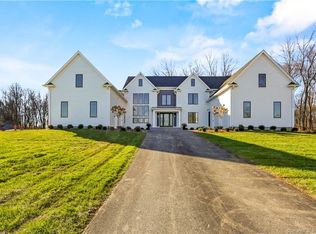 17 Holly Ln, Sandy Hook, CT 06482