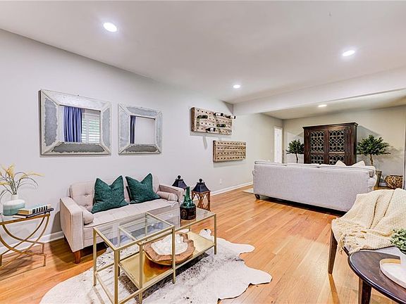 5th image of 570 Elden Dr