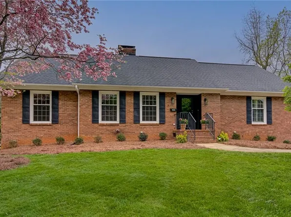 390 Dover Dr, Winston Salem, NC 27104