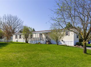 409 Mountain Ash Dr, Canandaigua, NY 14424