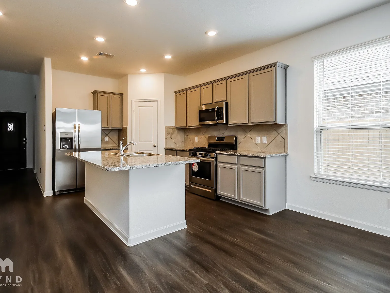 4 bed, 3.0 bath, 2385 sqft, $2,575 — Photo 3