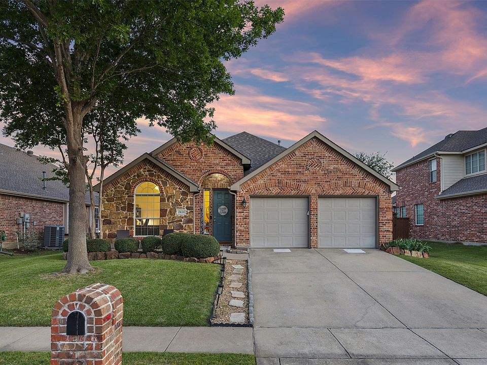 1st image of 2424 Deerwood Dr