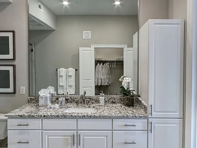 2111 Austin Apartments — Photo 45
