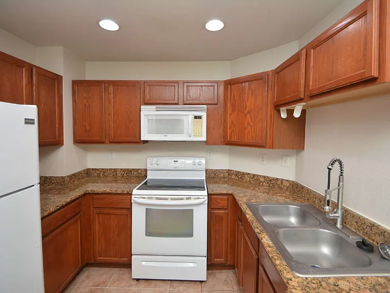 4600 E Moody Blvd #4H — Photo 12