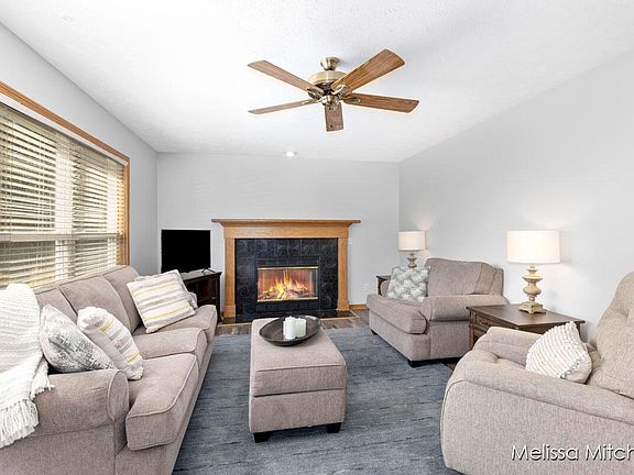 4th image of 6869 Lake Bluff Dr NE