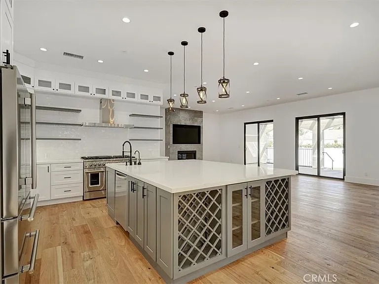 5520 Woodlake Ave — Photo 12