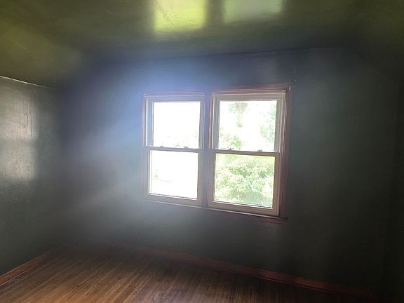 3rd image of 422 1st Ave