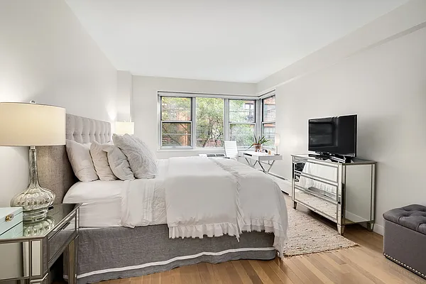 Rented by Douglas Elliman | media 17