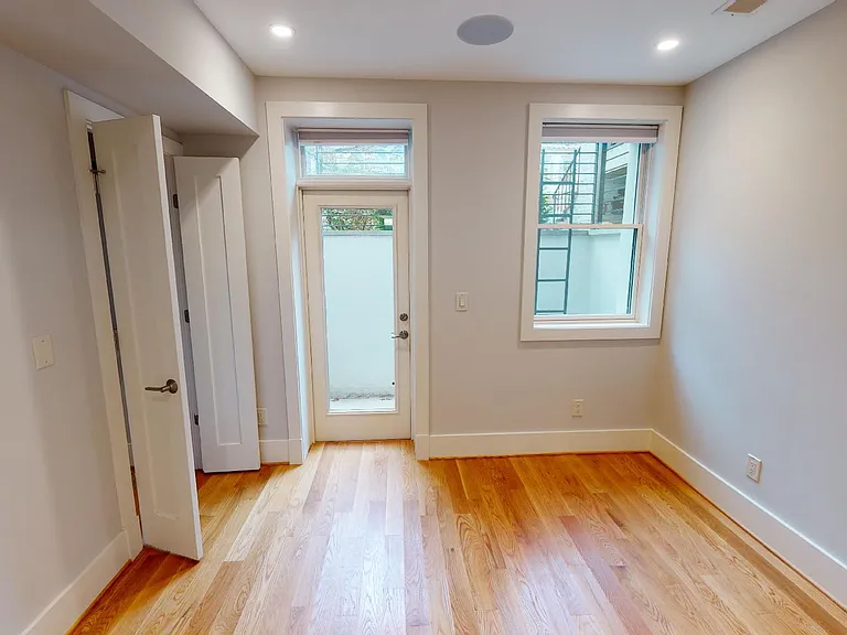643 Lamont St NW #B — Photo 13