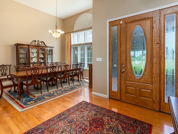 5th image of 33 Bogey Ln