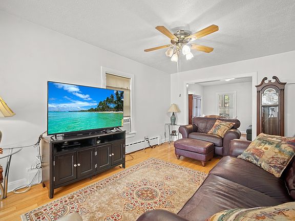 4th image of 51 Elm Ave