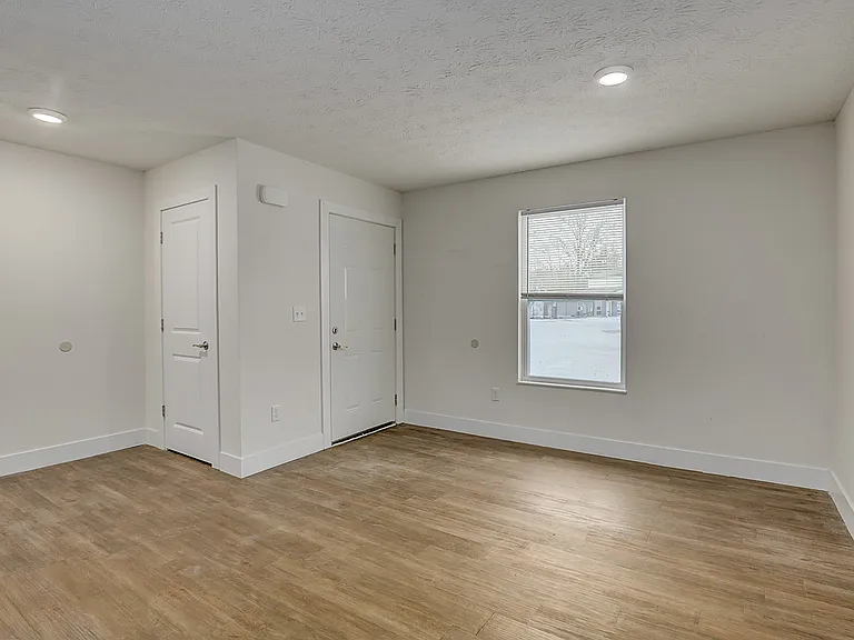 603 Court Yard Ln — Photo 12