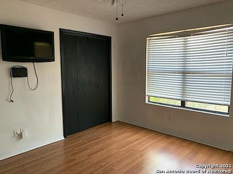 4th image of 238 Wild Oak Dr