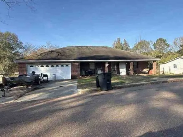 212 N Congress St, Mendenhall, MS 39114