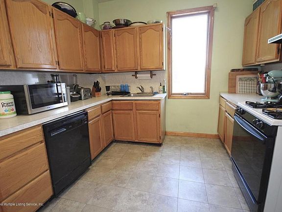 3rd image of 62 Wright Ave