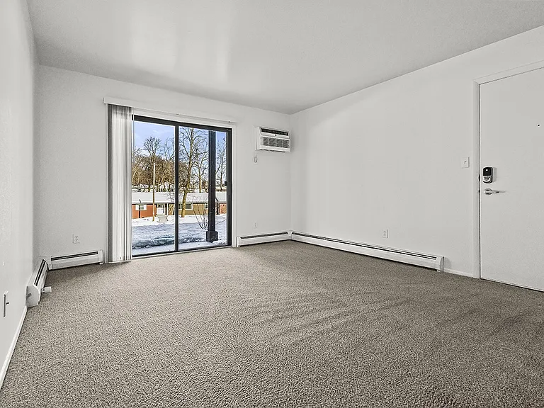 Wood Creek Apartments — Photo 31