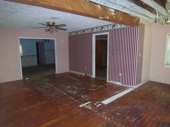 3rd image of 2304 Villa Ave