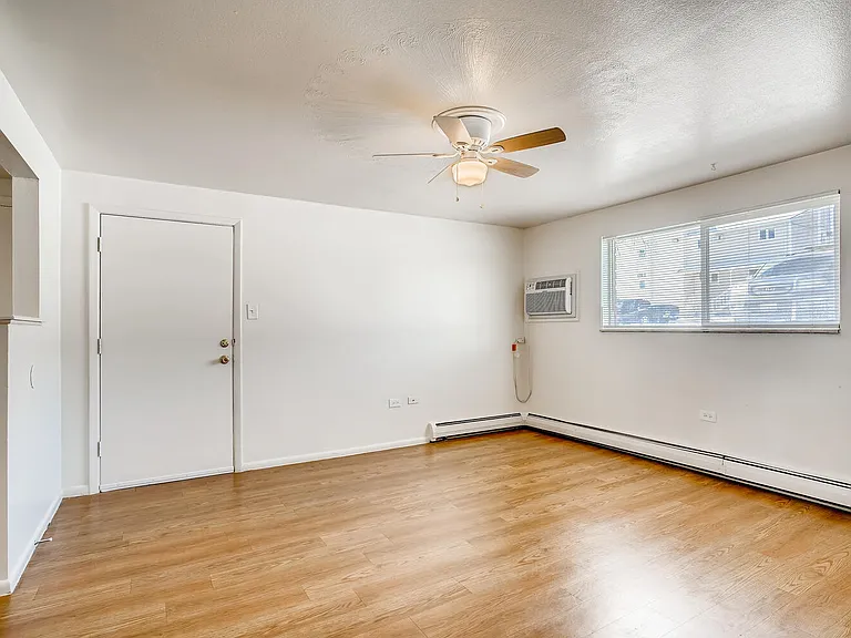 290 S Hoyt St — Photo 7