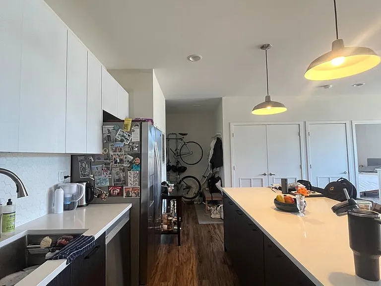 1045 W Cornelia — Photo 52