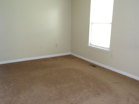 4th image of 319 Sherando Cir