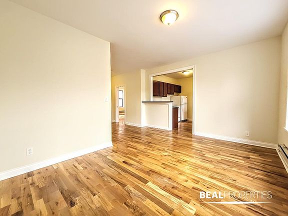 3rd image of 3943 N Janssen Ave #W1