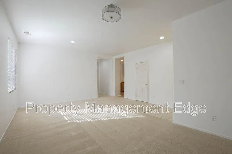 3 bed, 2.0 bath, 1747 sqft, $2,500 — Photo 4