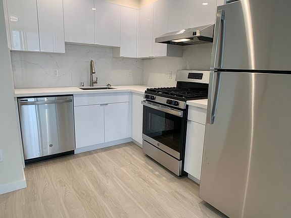 2nd image of 27 Stone St #27