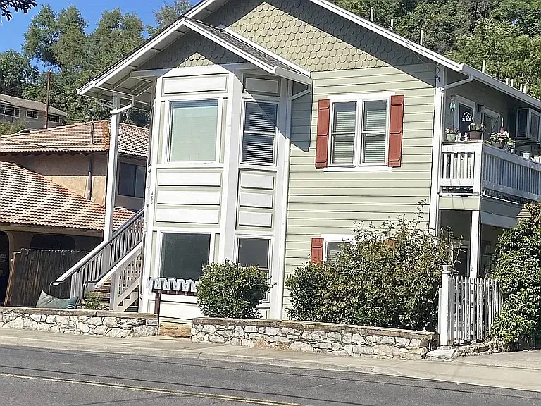 489 S Stewart St #4 — Photo 2