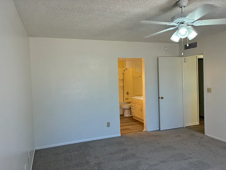 3672 W Oakland St — Photo 20