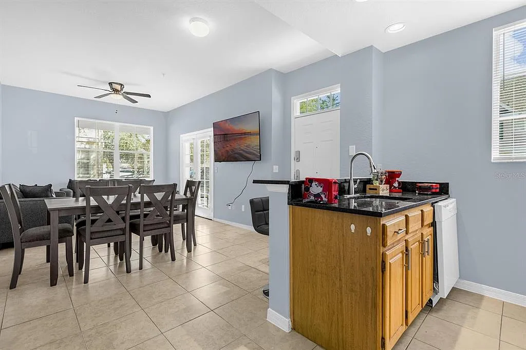 4 bed, 3.0 bath, 1470 sqft, $2,200 — Photo 4